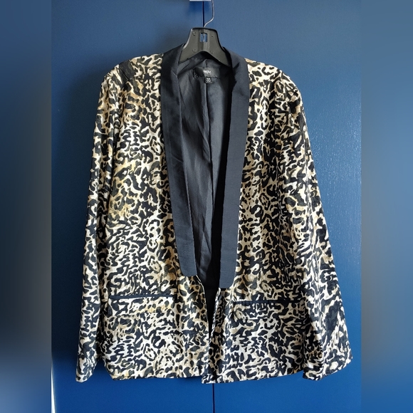 Jackets & Blazers - Leopard blazer